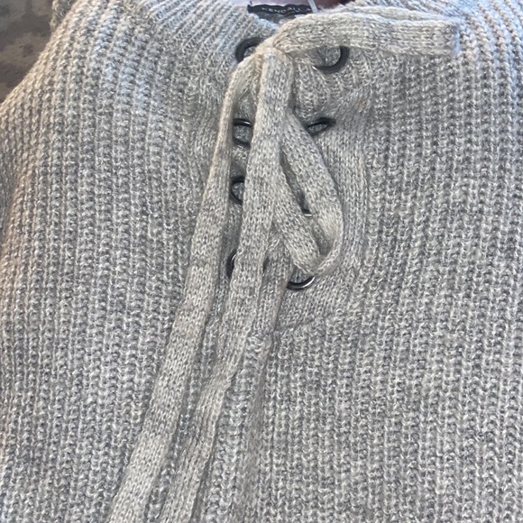 Kendall and Kylie sweater - Picture 3 of 5